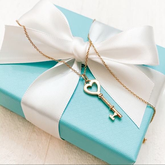 Tiffany & Co. Tiffany Keys Heart Key Pendant 18k - Picture 3 of 8